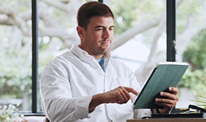 7 Red Flags to Watch for When Browsing Locum Jobs Online